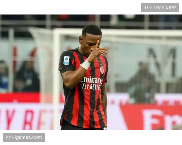 镜头捕捉:米兰德比中,国米门将扑出点球后怒吼激励全队 镜头捕捉:米兰德比中,国米门将扑出点球后怒吼激励全队